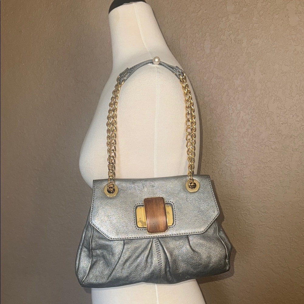 Glamorous Versatile Badgley Mischka Silver Metallic Bag with Chain Strap